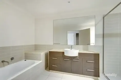 Property photo of 23/1 Belongil Street Pacific Pines QLD 4211