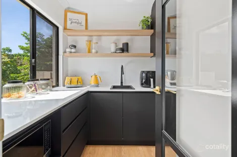 Property photo of 9 Lakeside Drive Smithfield QLD 4878