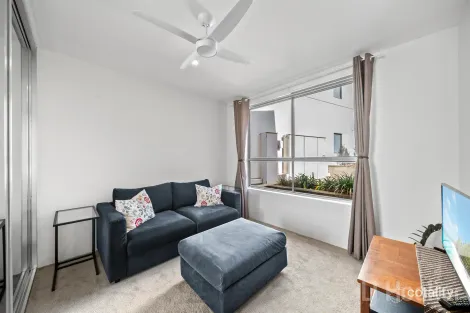 Property photo of 17B/17 Uriarra Road Queanbeyan NSW 2620