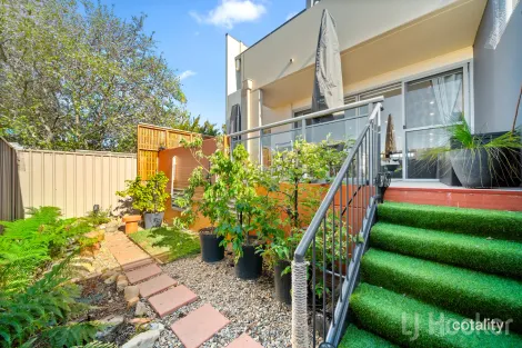 17b/17 Uriarra Rd, Queanbeyan, NSW 2620