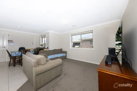 Property photo of 4/235 Princes Way Drouin VIC 3818