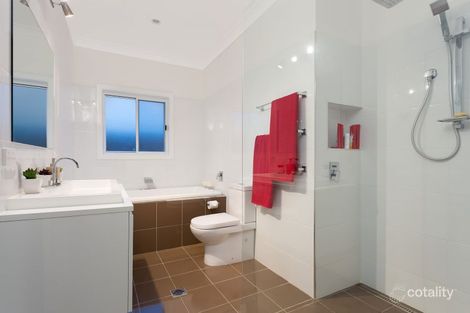 Property photo of 3 Koora Place Mount Austin NSW 2650