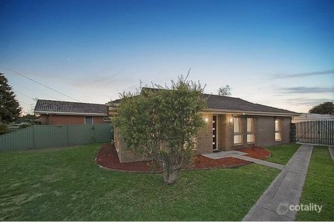 Property photo of 10 Strawbent Rise Narre Warren VIC 3805