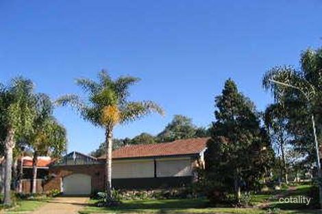 4 Batman Pl, St Johns Park, NSW 2176