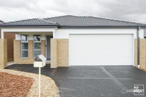 Property photo of 32 Cascade Way Pakenham VIC 3810