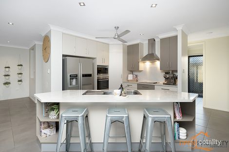 Property photo of 40 Hillock Crescent Bushland Beach QLD 4818