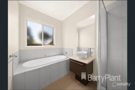 Property photo of 15 Gardense Parade South Morang VIC 3752