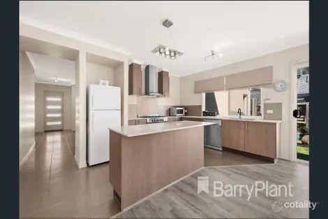 Property photo of 15 Gardense Parade South Morang VIC 3752
