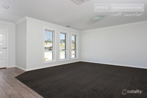 Property photo of 78 Lingiari Drive Lloyd NSW 2650