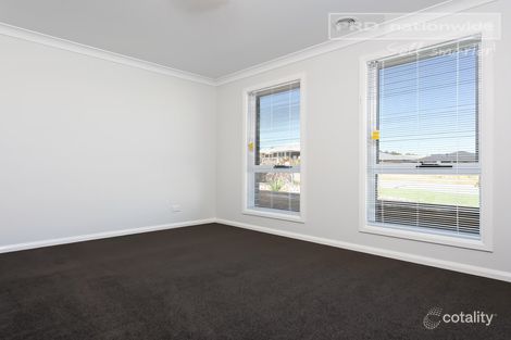 Property photo of 78 Lingiari Drive Lloyd NSW 2650