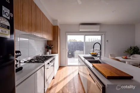 Property photo of 33 Heather Avenue Brooklyn VIC 3012