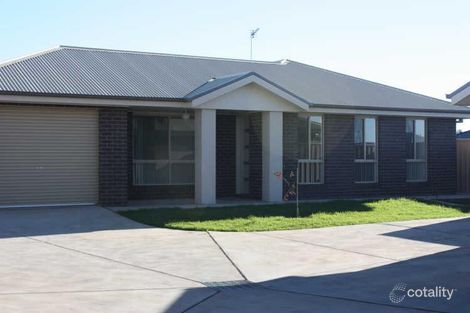 Property photo of 2/3 Carinya Street Glenfield Park NSW 2650