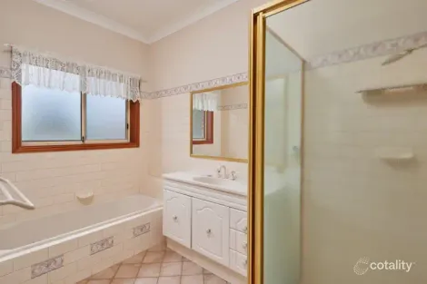 Property photo of 6 Minya Place Glenfield Park NSW 2650