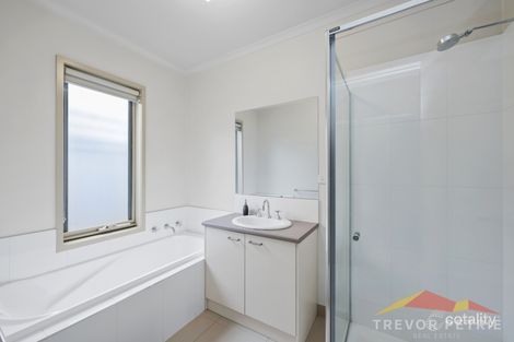 Property photo of 18 Echo Place Alfredton VIC 3350