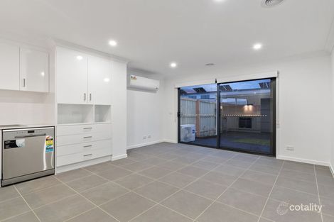 Property photo of 5 Carroll Walk Pakenham VIC 3810