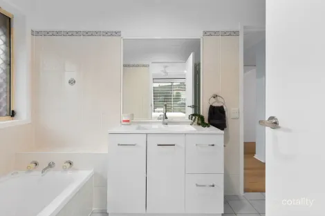 Property photo of 18 Dods Place Doonside NSW 2767