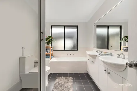 Property photo of 16 Magnolia Close Fletcher NSW 2287