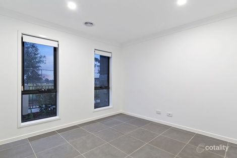 Property photo of 5 Carroll Walk Pakenham VIC 3810