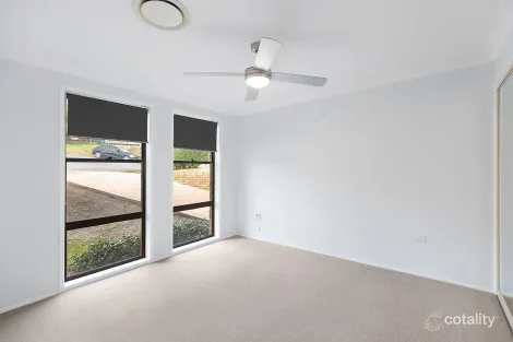 Property photo of 4 Inverness Close Green Point NSW 2251