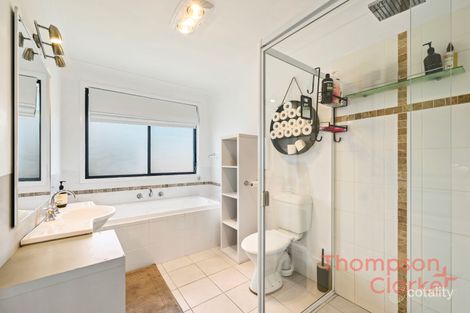 Property photo of 53 Golden Wattle Crescent Thornton NSW 2322