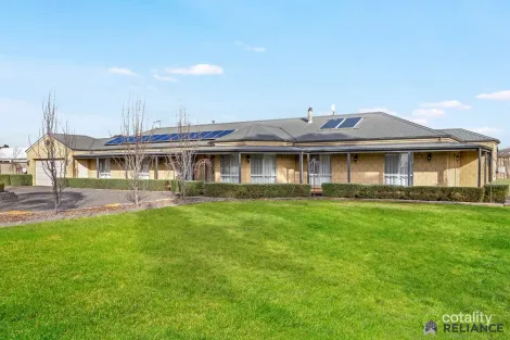 14 Ruxton Way, Hopetoun Park, VIC 3340