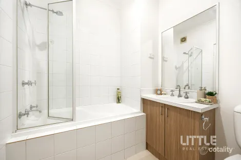 Property photo of 17/8 Howlett Street Kensington VIC 3031