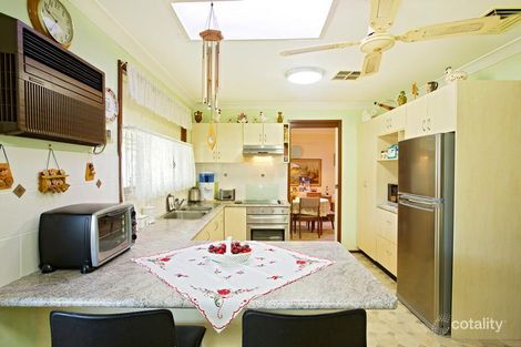 Property photo of 16 Quinn Place Prairiewood NSW 2176