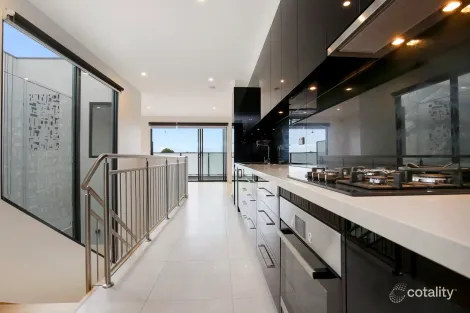 84C COLLINS ST, THORNBURY, VIC 3071