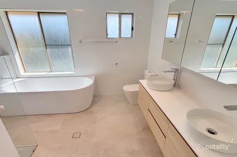 Property photo of 6 Saara Close Woodrising NSW 2284