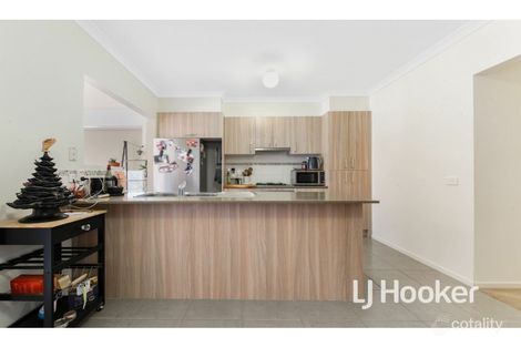 Property photo of 33 Havana Parade Pakenham VIC 3810