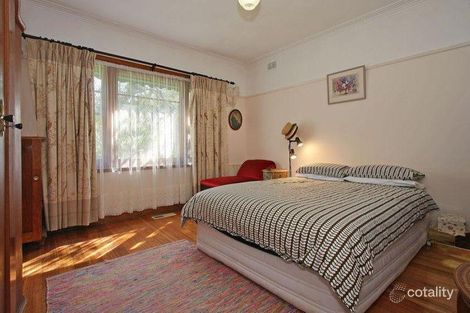 Property photo of 2 Emerald Street Ringwood VIC 3134