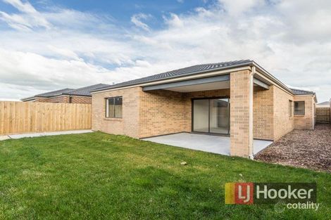 Property photo of 18 Fiorelli Boulevard Cranbourne East VIC 3977