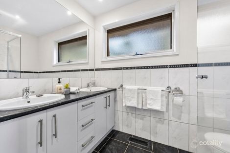 Property photo of 2 Lorikeet Court Frankston VIC 3199