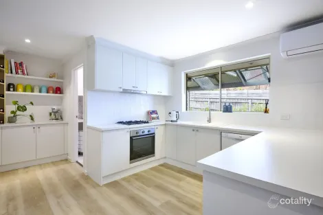 Property photo of 5 Garden Court Berwick VIC 3806