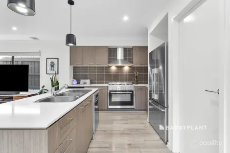 Property photo of 67 Hedgevale Drive Officer VIC 3809