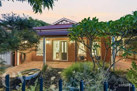 18 Hamilton St, East Fremantle, WA 6158