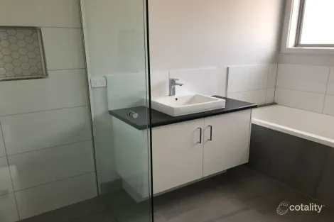 Property photo of 3A Kimberley Drive Traralgon VIC 3844