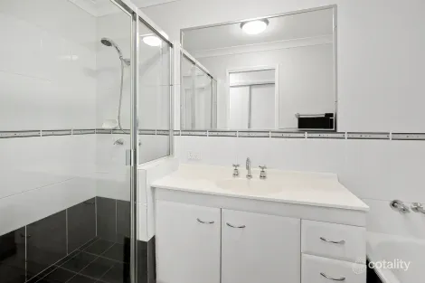 Property photo of 1/21 Amity Drive Rothwell QLD 4022