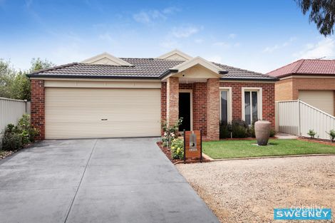 Property photo of 2 Sharrock Close Caroline Springs VIC 3023