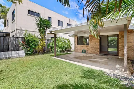 2/145 Sunshine Pde, Miami, QLD 4220