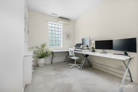 Property photo of 10 May Road Toorak VIC 3142