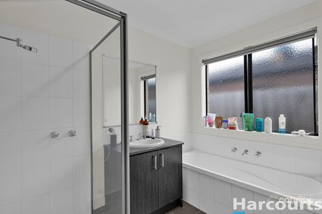 Property photo of 13 Harmon Drive Drouin VIC 3818