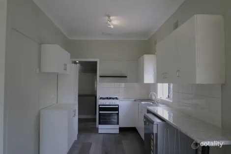 Property photo of 25 Tobruk Crescent Orange NSW 2800