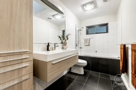 Property photo of 54 Warralong Avenue Greensborough VIC 3088
