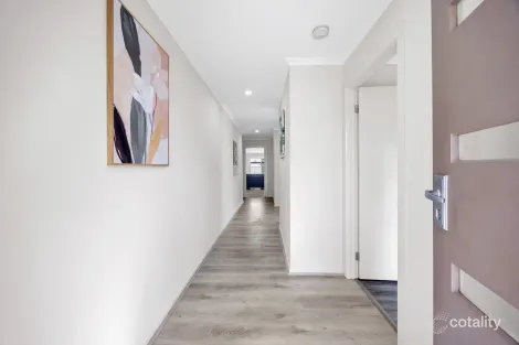 Property photo of 31 Kinglake Drive Manor Lakes VIC 3024