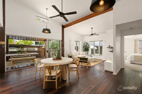 10 Oloway Cres, Alexandra Headland, QLD 4572