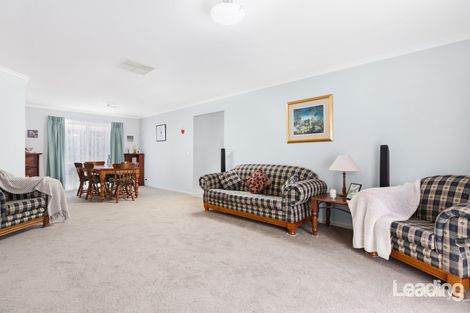 Property photo of 10 Silky Oak Grove Sunbury VIC 3429
