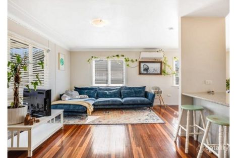 Property photo of 8 Empress Street Centenary Heights QLD 4350