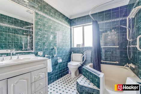 Property photo of 27 Hoddle Avenue Bradbury NSW 2560