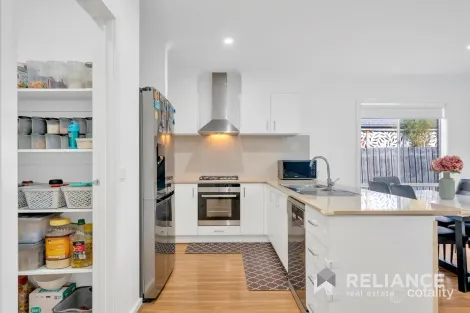 Property photo of 22 Payson Drive Point Cook VIC 3030